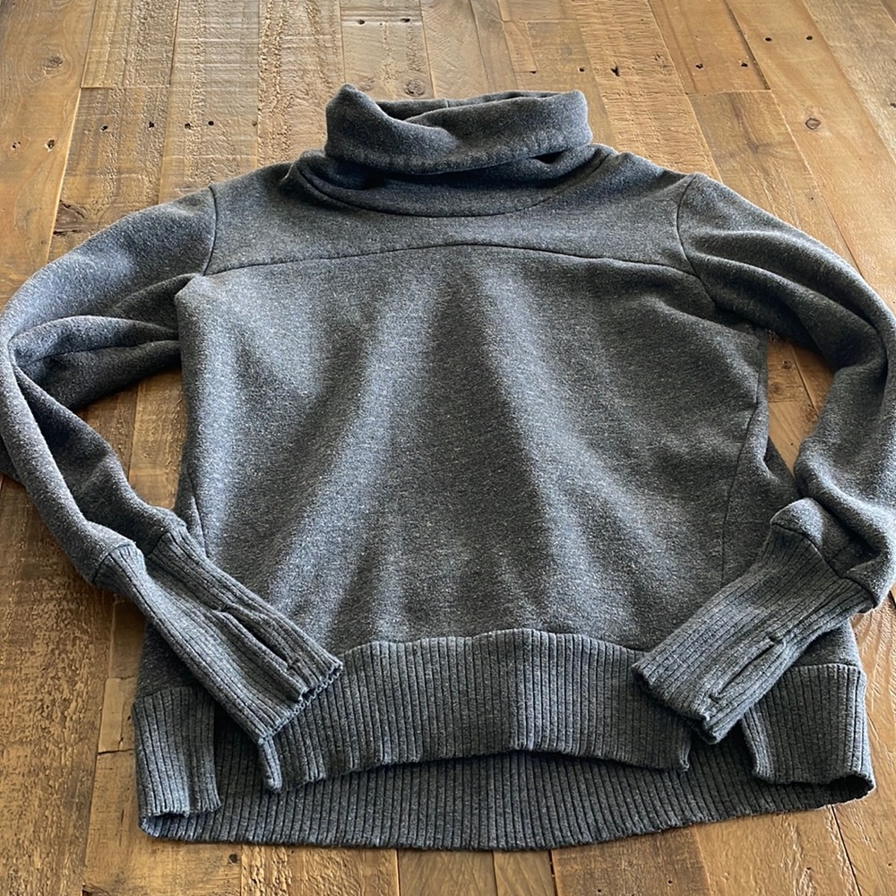 Alo yoga turtleneck sweater